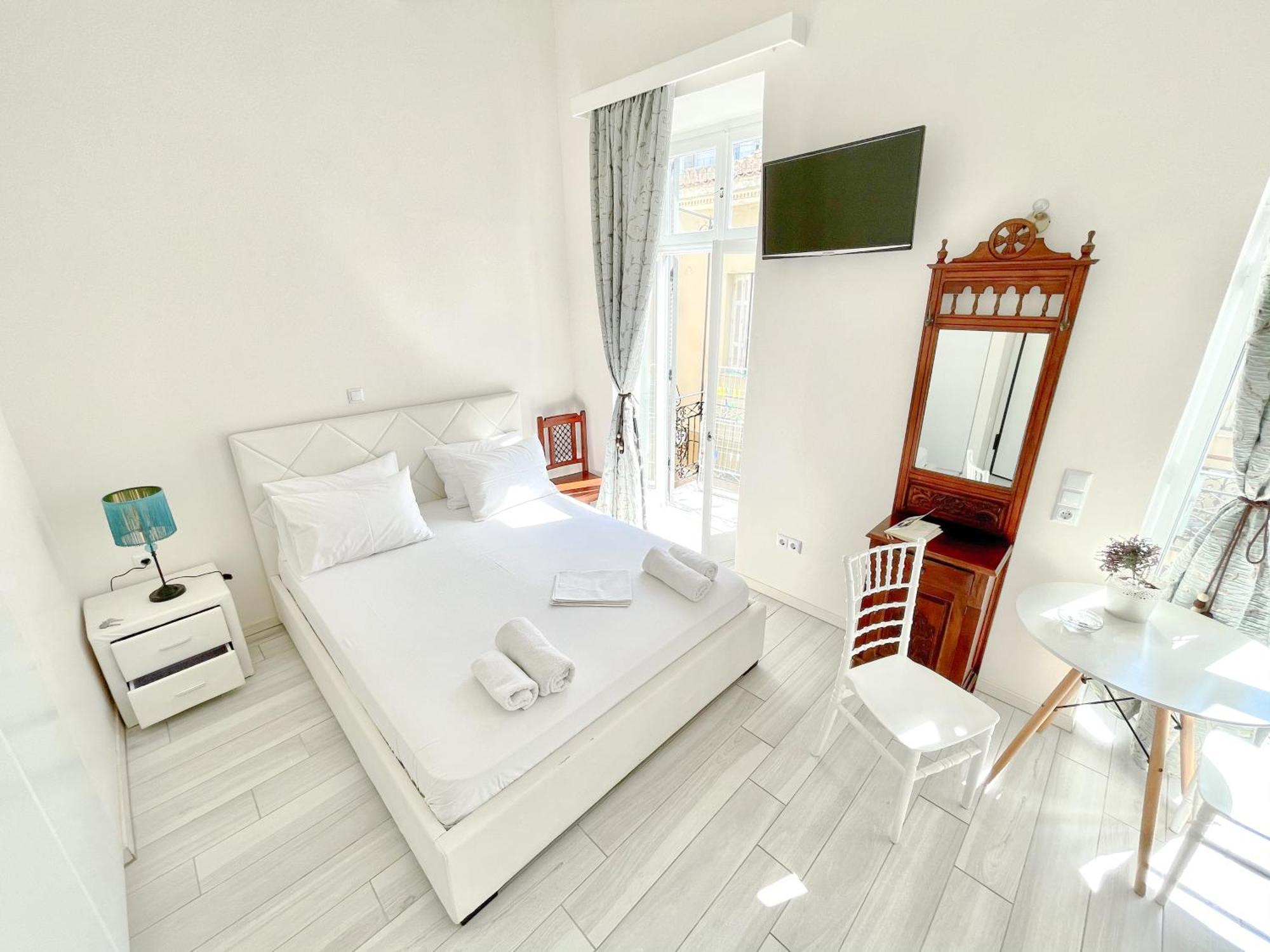 Xenias Rooms Apartments Koróni Kültér fotó